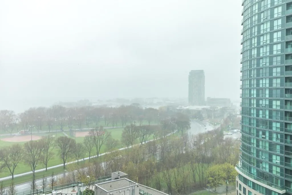 Stunning Top Floor Lake View Studio Near Cn Tower Apartment Toronto
