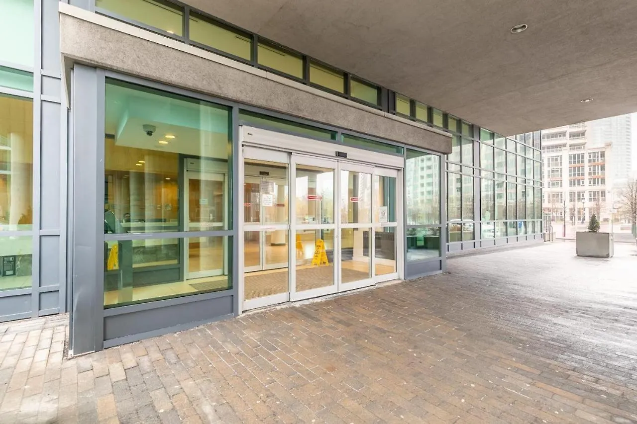 Stunning Top Floor Lake View Studio Near Cn Tower Toronto Apartment