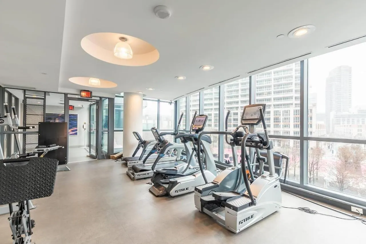 Stunning Top Floor Lake View Studio Near Cn Tower Toronto Apartment